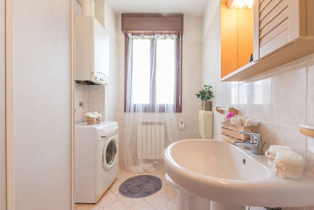 Home Staging per la vendita di appartamento arredato e abitato Anna Leone Architetto Home Stager Bagno in stile classico homestaging,vendita,immobile