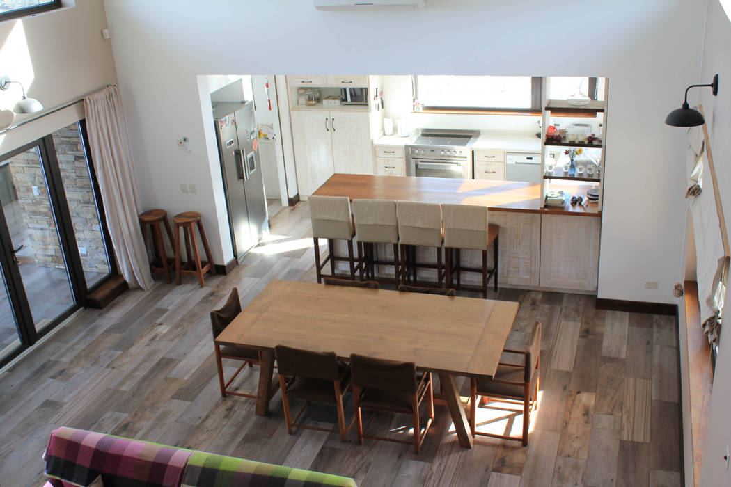 homify Rustic style dining room