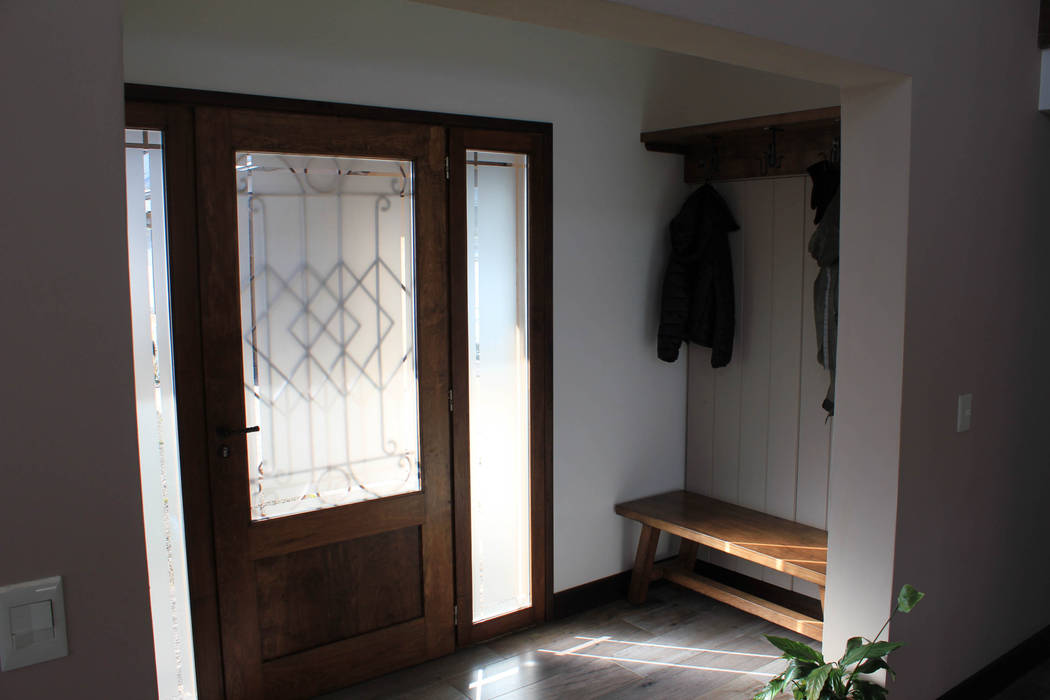 homify Rustic style windows & doors