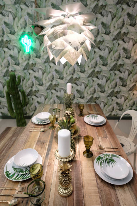 Rustic Tropical Dining Room Little Mill House Comedores de estilo rústico table decoration,dining table,reclaimed wood,industrial,metal,dining chairs,neon light,cactus,palm trees,pineapples,recycled,furniture