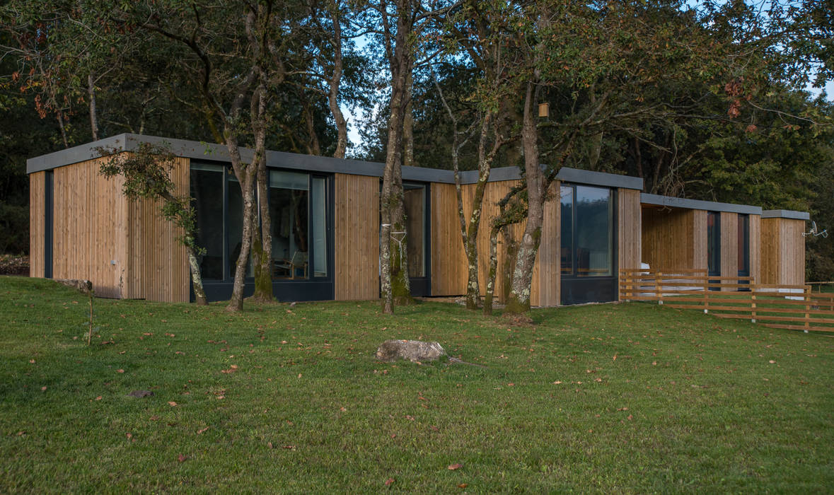 CASA MODULAR DE HORMIGÓN DE ISABEL & CÉSAR, ADDOMO ADDOMO Minimalist style garden