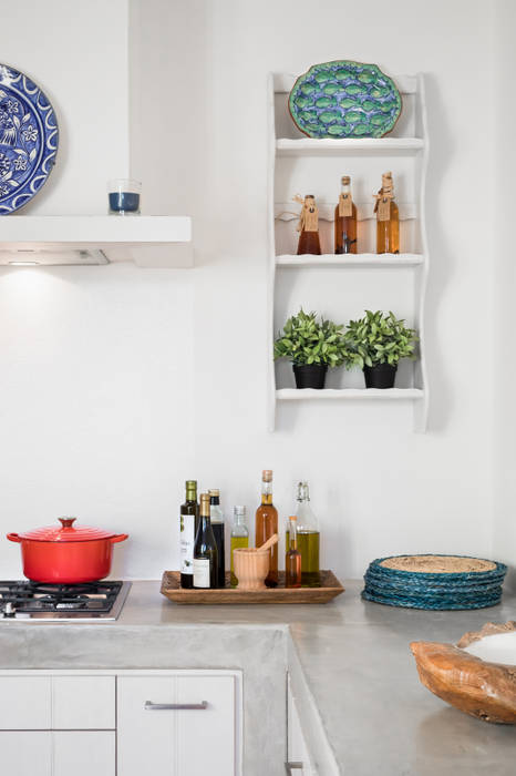 Remodelação e decoração de Cozinha Algarvia Cozinhas mediterrânicas por The Interiors Online Mediterrânico