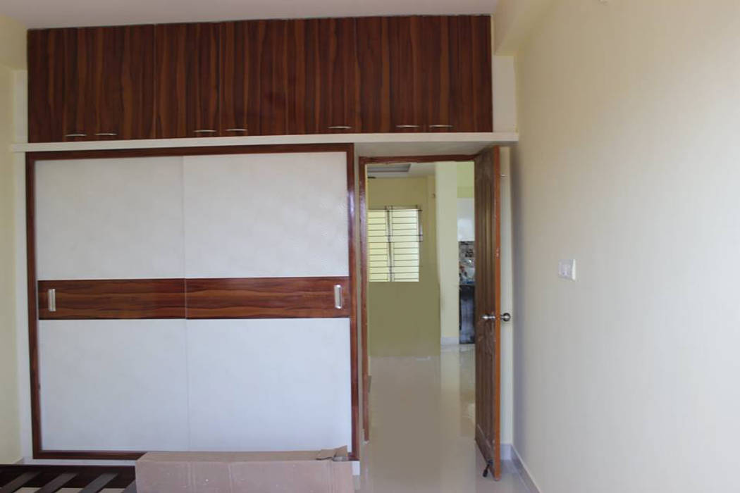 Wooden Wardrobe Online India homify Asian style bedroom Plywood wardrobe online