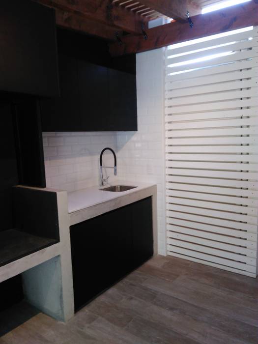 Detalle de instalaciones homify Balcones y terrazas modernos