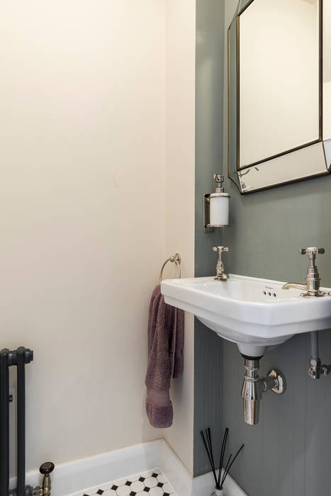 Vicarage Rd London SW14:  Corridor & hallway by VCDesign Architectural Services