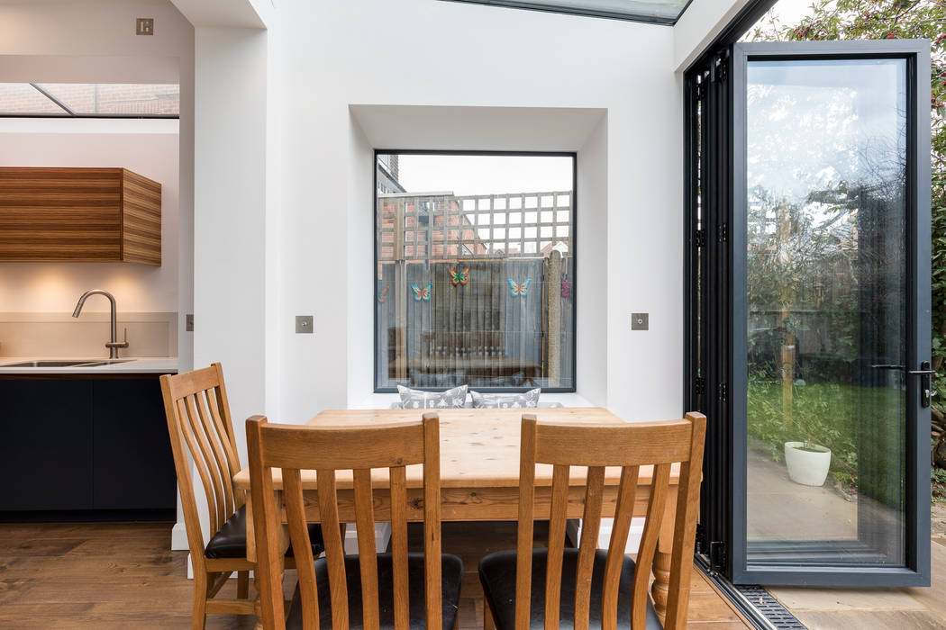 Vicarage Rd London SW14:  Kitchen by VCDesign Architectural Services