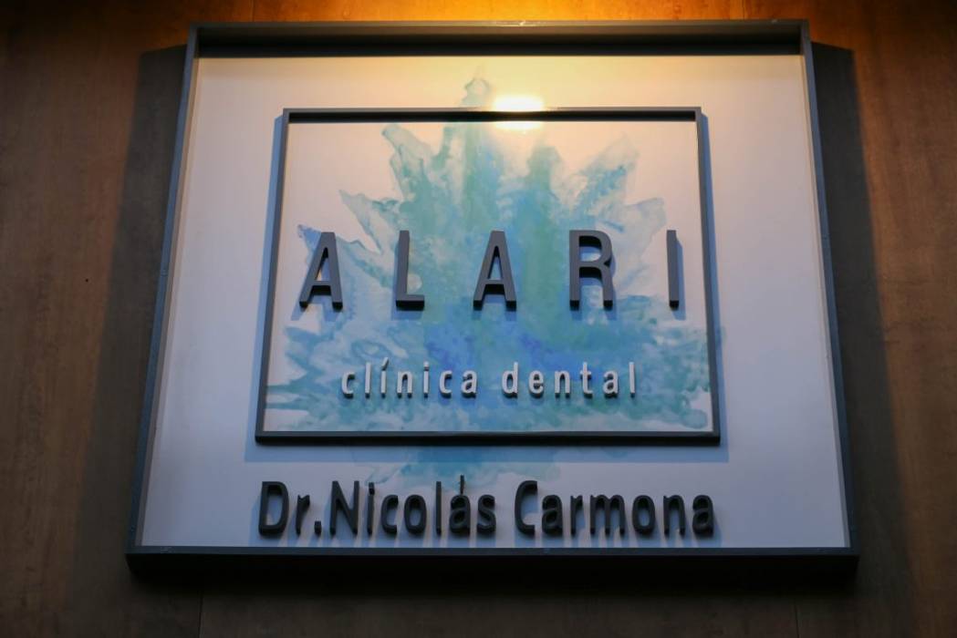 CLINICA DENTAL ALARI, SENZA ESPACIOS SENZA ESPACIOS Commercial spaces Clinics