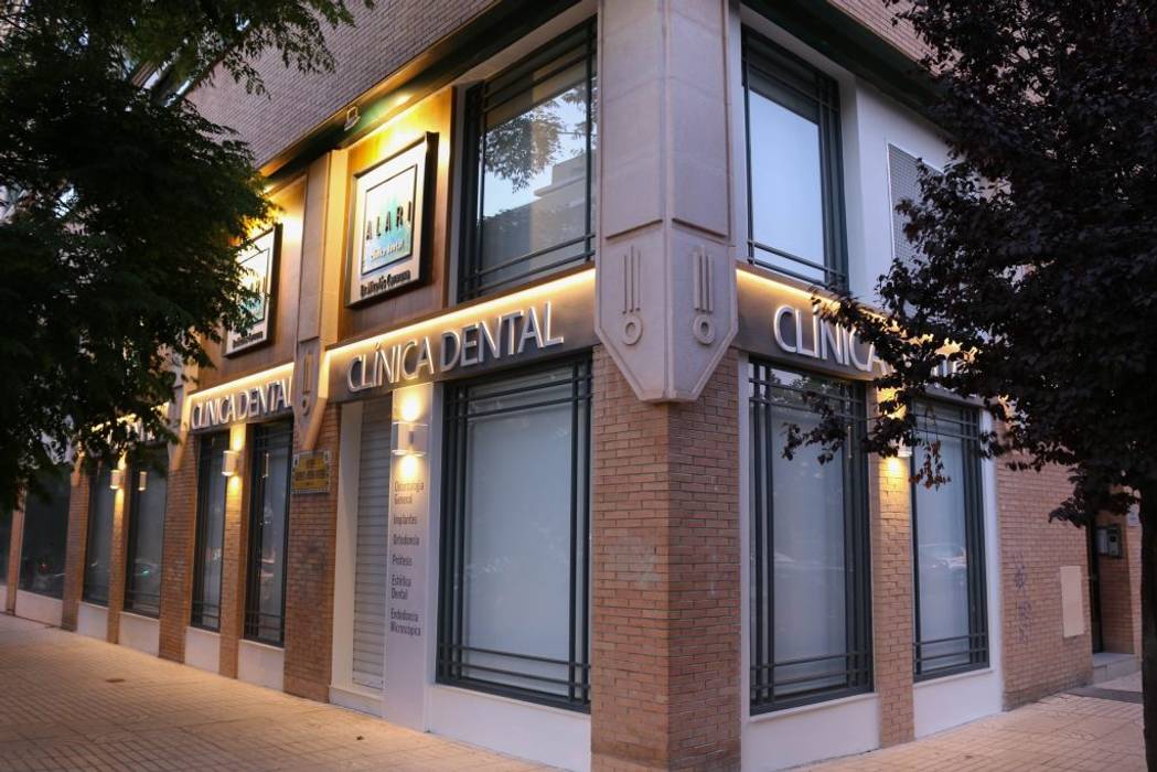 CLINICA DENTAL ALARI, SENZA ESPACIOS SENZA ESPACIOS Commercial spaces Clinics