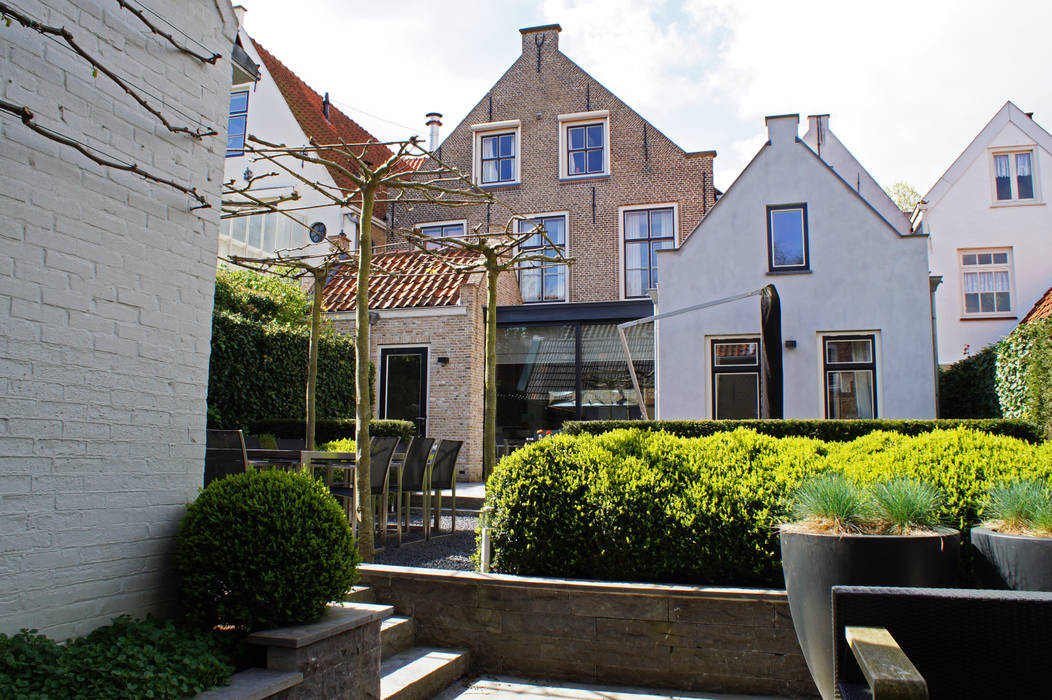 Verbouw monumentale woning, studio architecture studio architecture Klassieke balkons, veranda's en terrassen Stenen