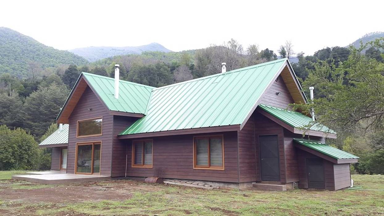 Refugio Rucue, San Cristobal hnos constructora San Cristobal hnos constructora Casas de estilo rústico