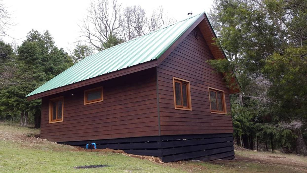 Refugio Rucue, San Cristobal hnos constructora San Cristobal hnos constructora Casas de estilo rústico