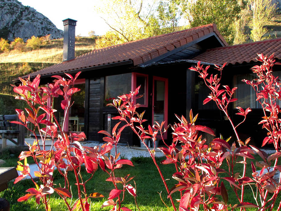 RUSTICASA | Cabañas Patagónicas | Outono, RUSTICASA RUSTICASA Espacios comerciales Madera maciza Multicolor Hoteles