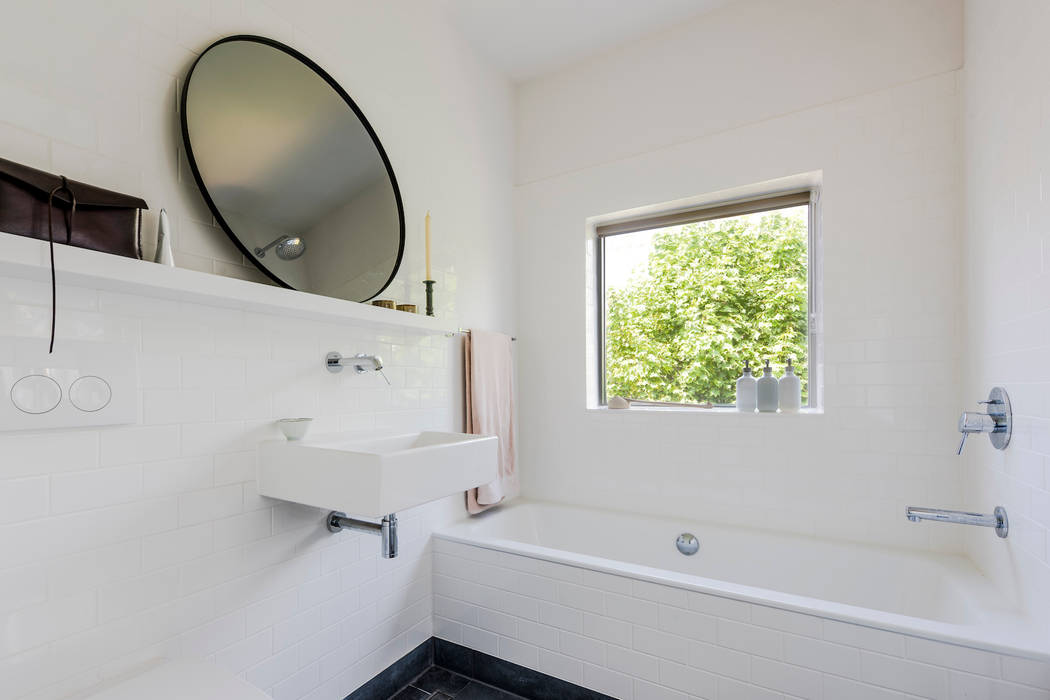 Bathroom homify Ванная комната в стиле модерн Плитка small bathroom,white bathroom,bathroom