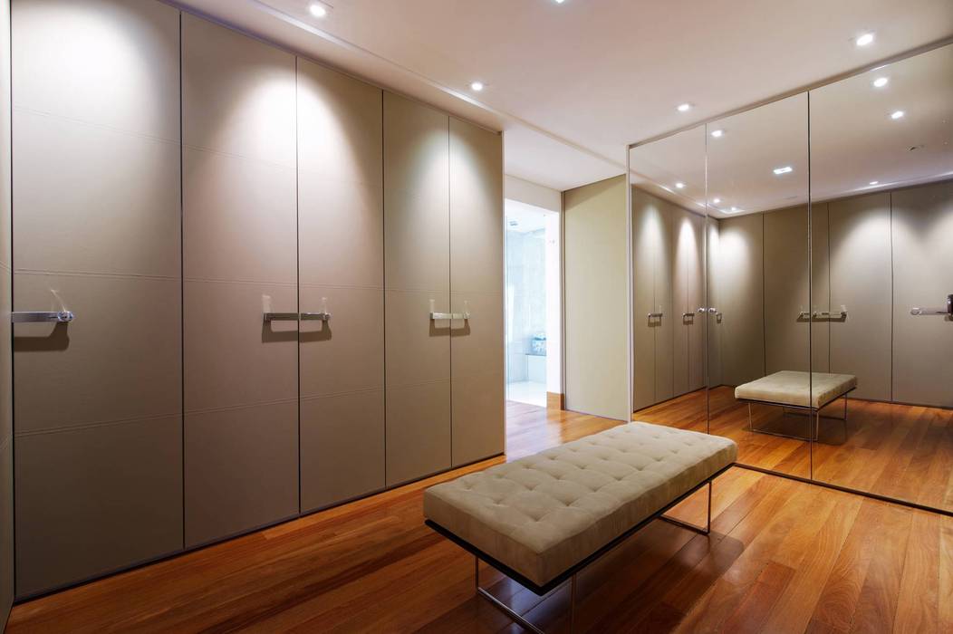 homify Closets de estilo clásico Tablero DM