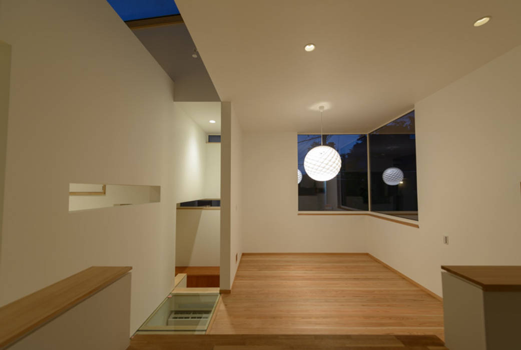 Light Well Box／光井戸の家, H2O設計室 ( H2O Architectural design office ) H2O設計室 ( H2O Architectural design office ) Modern living room Wood Wood effect