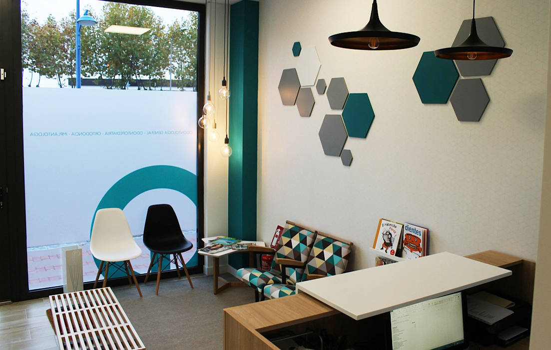 Una sala de espera diferente, Diseño Interior Bruto Diseño Interior Bruto Commercial spaces Clinics