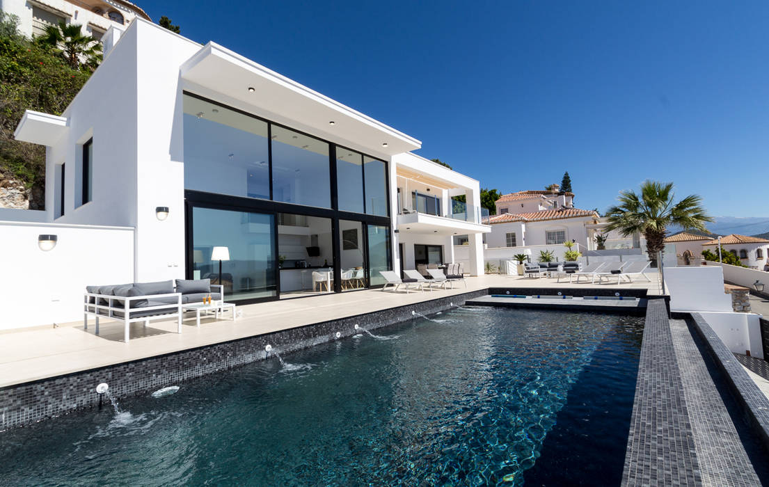 Proyecto de Home staging y fotografía en villa de alquiler vacacional "Royal", Home & Haus | Home Staging & Fotografía Home & Haus | Home Staging & Fotografía Infinity pool