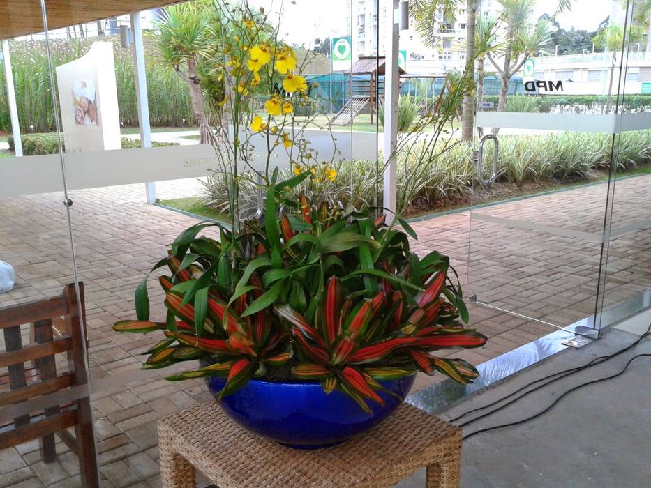 Arranjos de flores tropicais., Edu Leal Paisagismo Edu Leal Paisagismo مساحات تجارية صالة مناسبات