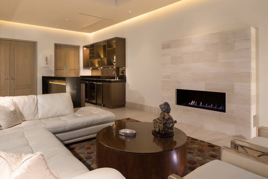 SALA Rousseau Arquitectos Salones modernos sala,sala de estar,chimenea,plafones,alfombra,mesa auxiliar