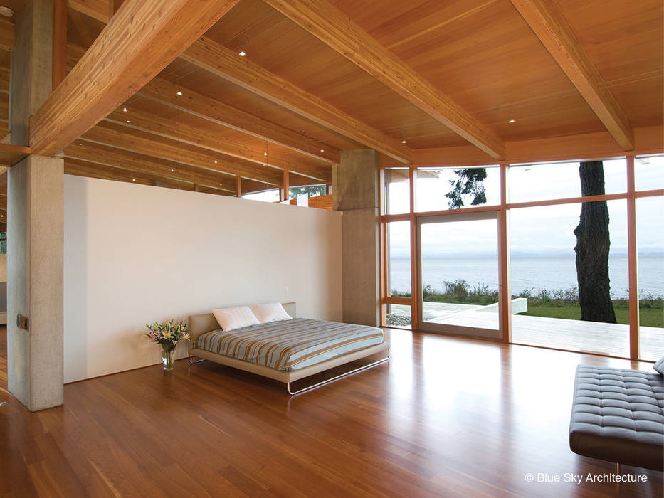 Miracle Beach House, Helliwell + Smith • Blue Sky Architecture Helliwell + Smith • Blue Sky Architecture Modern style bedroom Property,Building,Comfort,Wood,Shade,Sky,Interior design,Plant,Floor,Wood stain