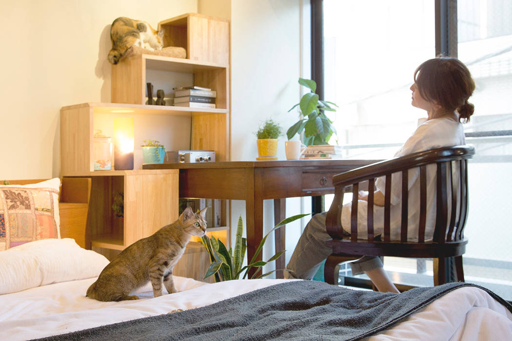 NYAND SHELF <TREE> - Furniture for Cats and Humans -, 一級建築士事務所アンドロッジ 一級建築士事務所アンドロッジ Camera da letto moderna Comodini
