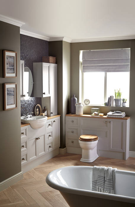 Caversham fitted furniture Heritage Bathrooms Baños de estilo clásico Caversham furniture