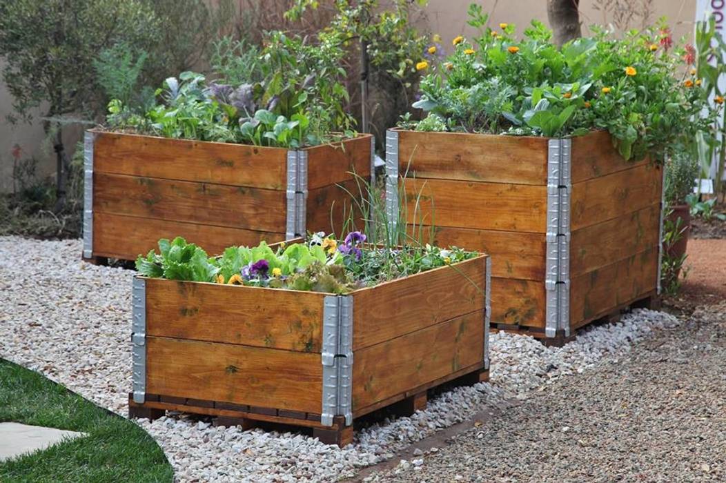 Organic vegetable and herb garden in recycled pallets planter Acton Gardens Industrial style garden herb garden,vegetable garden,kitchen garden,organic,pallets,recycled furniture,recycle,gravel