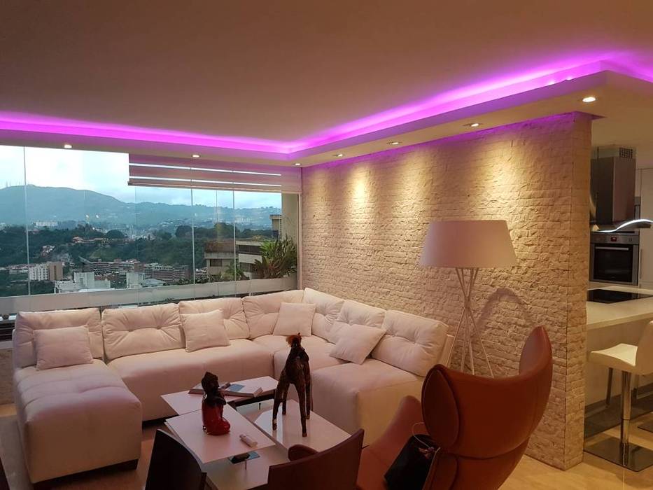 Cielo raso deco con iluminacion y Revestimiento de pared en Espacato, Caracas Grupo Madea Paredes y pisos de estilo moderno Piedra