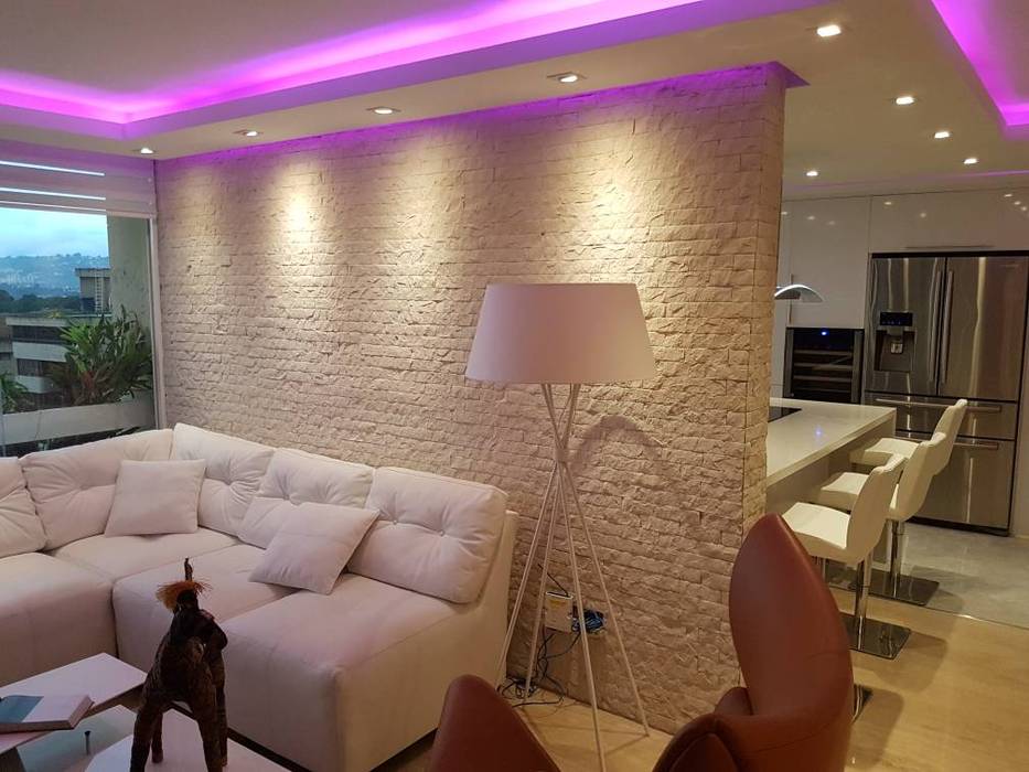 Cielo raso deco con iluminacion y revestimiento de pared en espacato