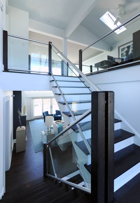 Modern Stair Way, Emerald Isle, NC Olamar Interiors, LLC Modern corridor, hallway & stairs Wood Wood effect