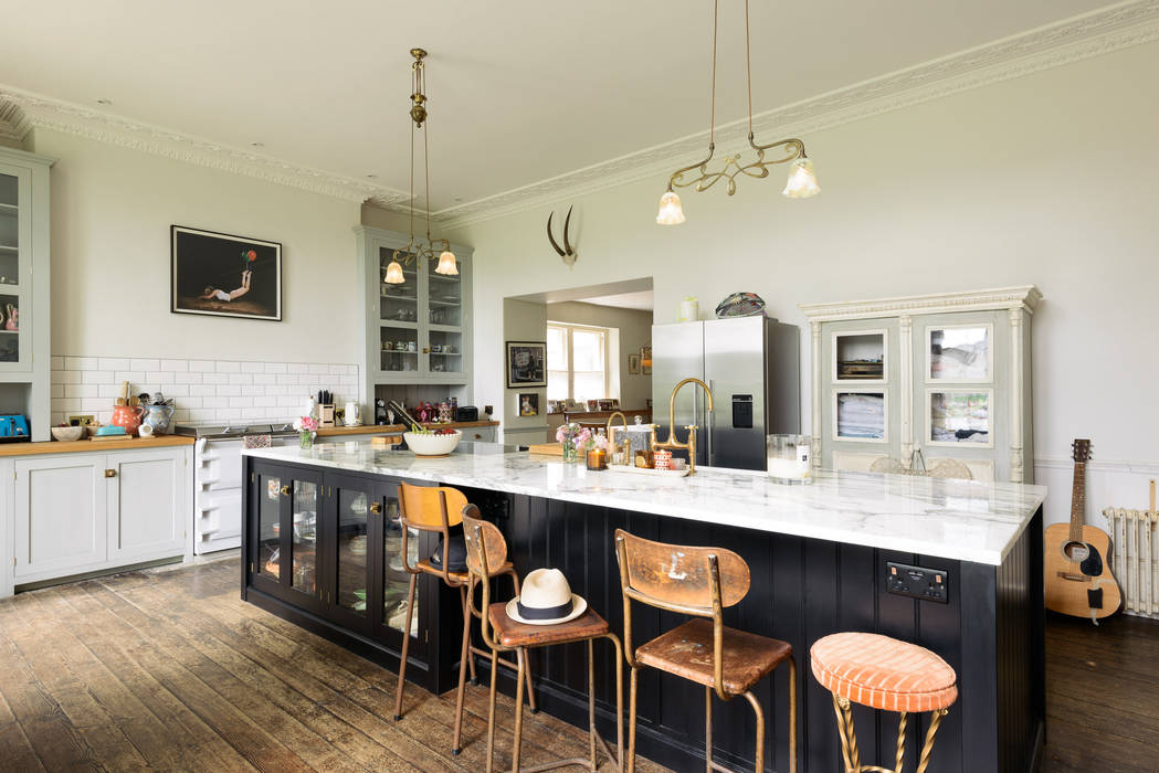 The Frome Kitchen by deVOL deVOL Kitchens Eclectic style kitchen kitchen island,classic,eclectic,dark kitchens,marble,worktop