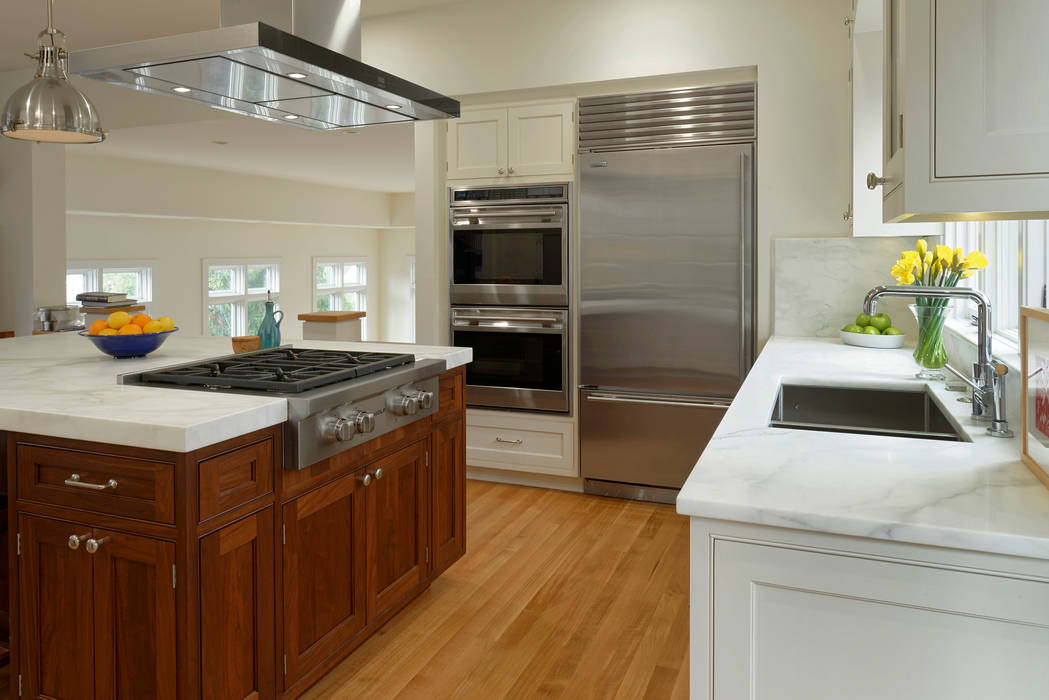 Stylish First-Floor Bungalow Renovation in Arlington, VA BOWA - Design Build Experts Minimalist kitchen