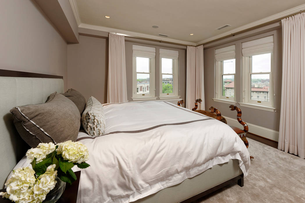 Luxury Kalorama Condo Renovation in Washington DC BOWA - Design Build Experts Minimalist bedroom