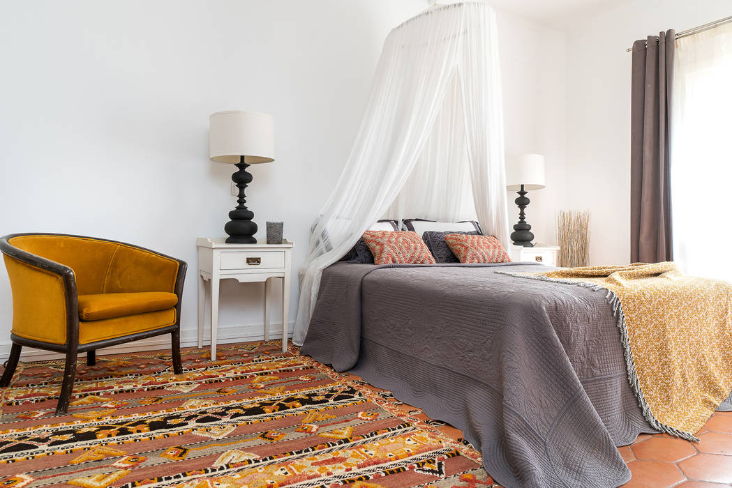 Casa de férias no Algarve, The Interiors Online The Interiors Online Dormitorios de estilo ecléctico