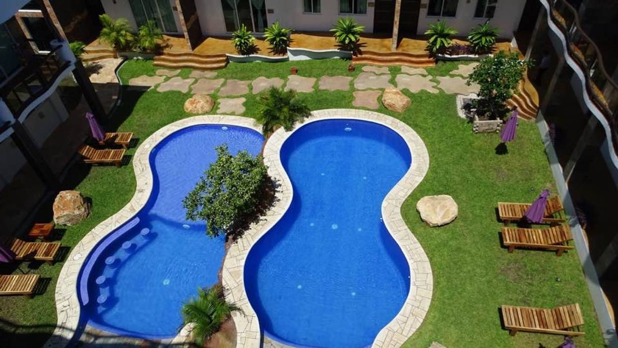 Diseño y Construccion del Hotel Rockaway Crystal Pool Piscinas de estilo tropical Concreto