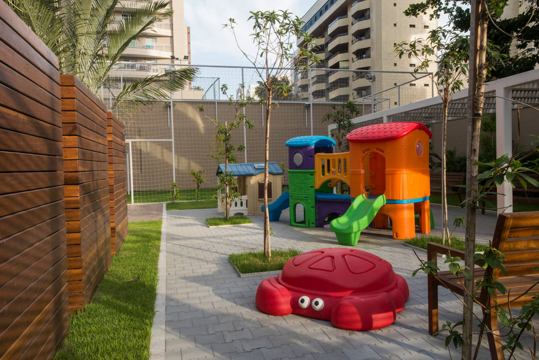 PLAYGROUND OIKE Arquitetos Jardins modernos