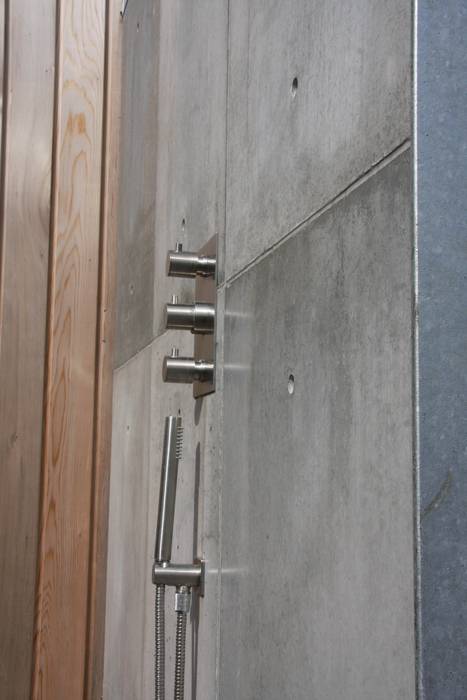 Betonnen buitendouche, ConcreetDesign BV ConcreetDesign BV Industrial style bathroom Concrete
