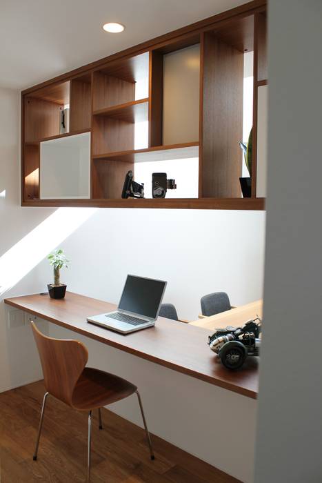 H HOUSE "TV Borad"&Furnitere, コト コト モダンデザインの 多目的室 木 木目調 家具
