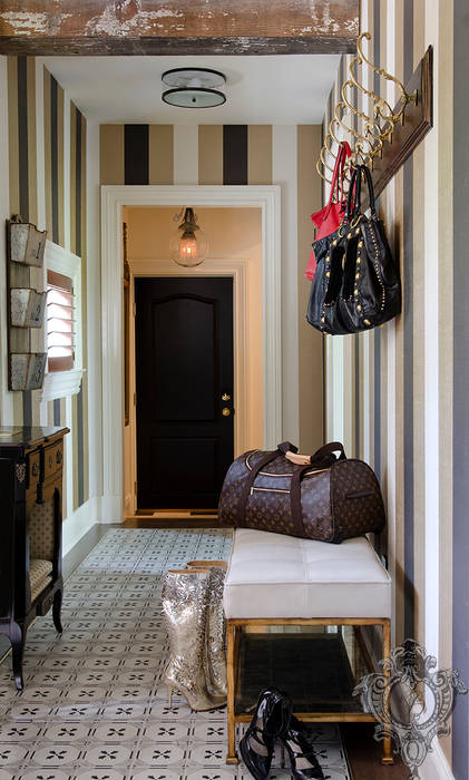 Mudroom Kellie Burke Interiors 經典風格的走廊，走廊和樓梯