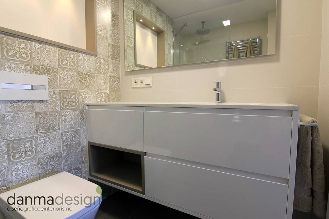 Baño Principal Danma Design Baños de estilo escandinavo Cerámico bath,bathroom,interiorismo,decoracion,zaragoza.