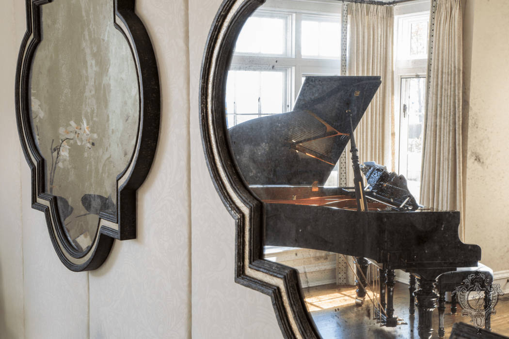 Glam House, Kellie Burke Interiors Kellie Burke Interiors Ruang Keluarga Klasik
