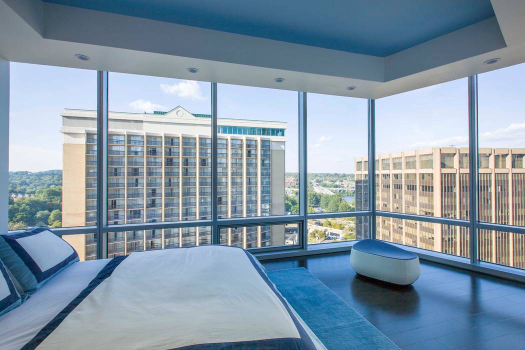 Skyline Flat in Rosslyn, FORMA Design Inc. FORMA Design Inc. Kamar Tidur Modern