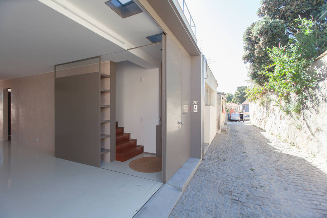 Casa Peres de Sousa - Porto, Francisco Barata Fernandes, Arquitectos Francisco Barata Fernandes, Arquitectos Garage/shed