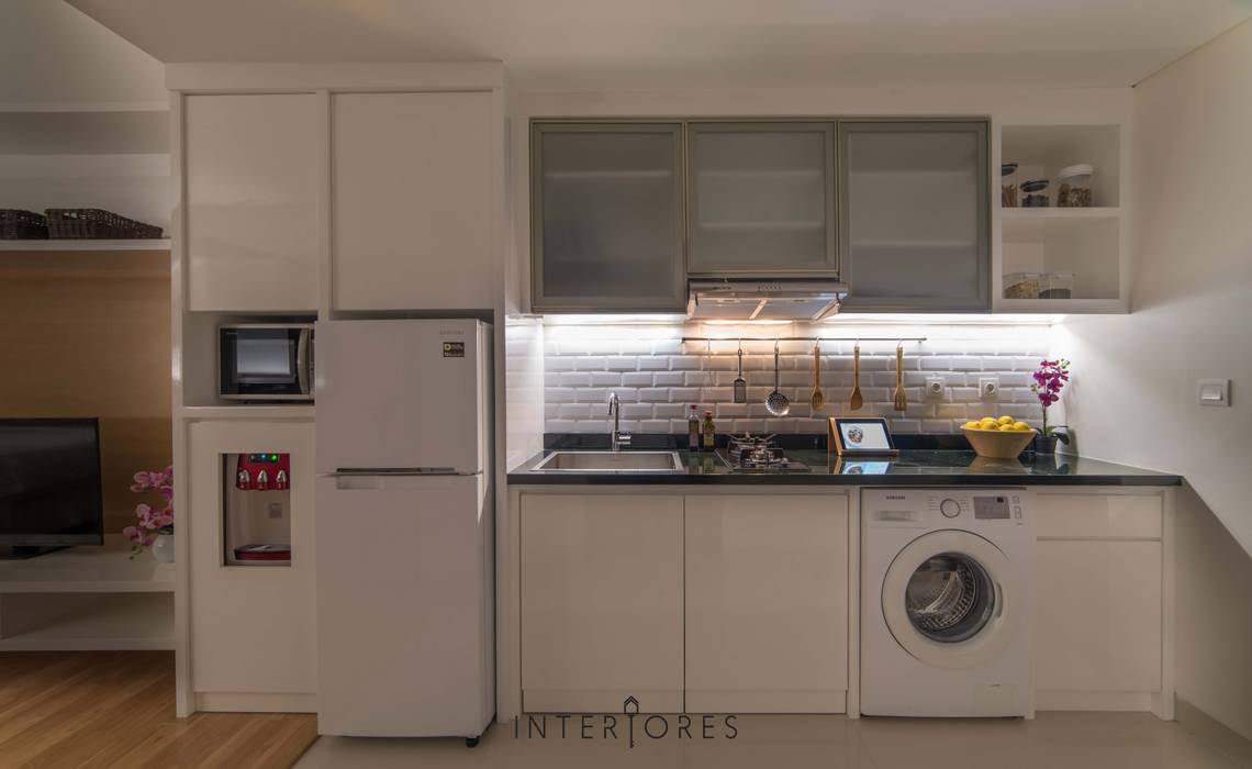 Dapur & Laundry homify Dapur Minimalis Kayu Lapis Apartment,Dapur,Kitchen,Laundry,Modern,Simple,Compact,White