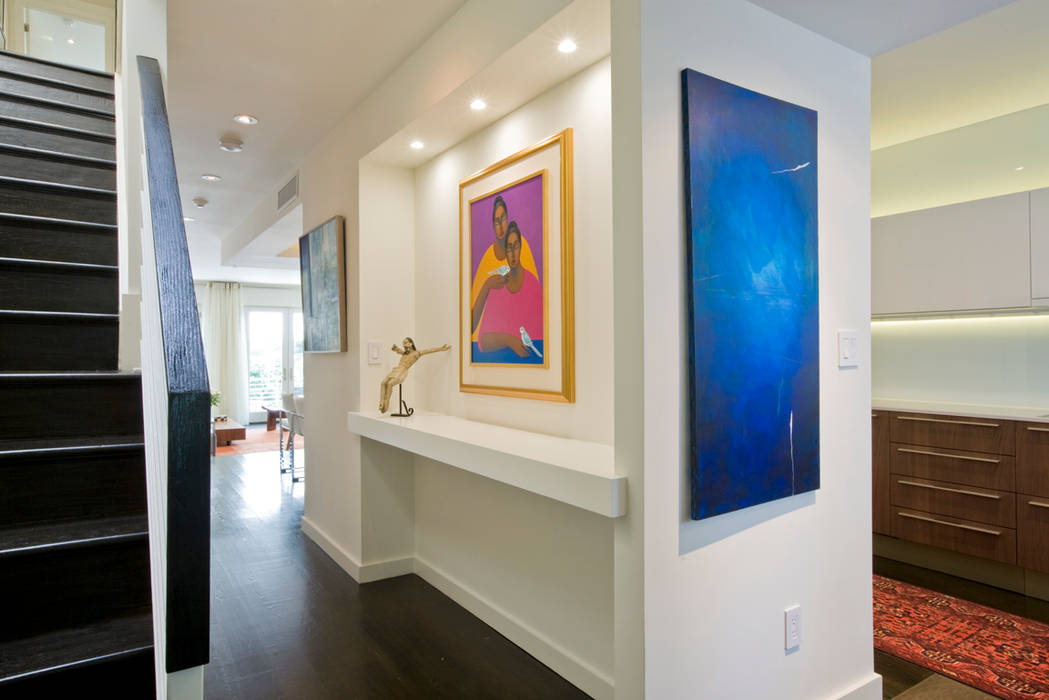 Tenleytown Rowhouse, FORMA Design Inc. FORMA Design Inc. Modern Corridor, Hallway and Staircase