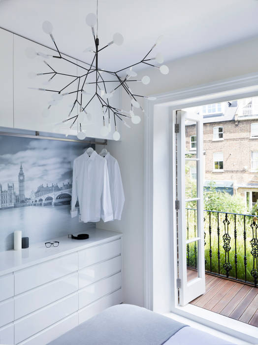 Master bedroom Brosh Architects Dormitorios de estilo minimalista master bedroom,lighting,moooi,french doors,white,terrace,balcony,greenroof