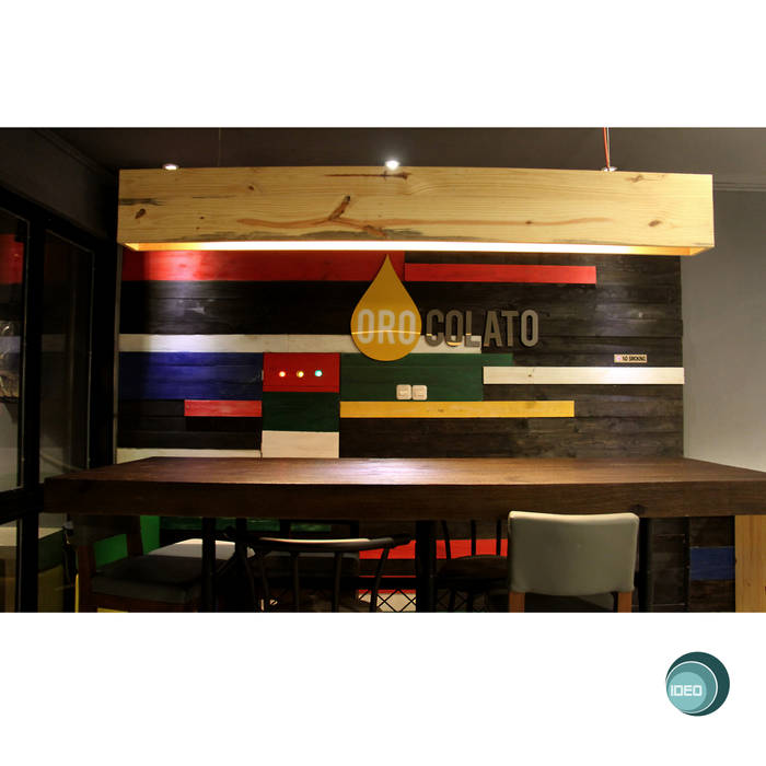 Oro Colato - Gelato and Bar, IDEO DESIGNWORK IDEO DESIGNWORK Dinding & Lantai Gaya Industrial