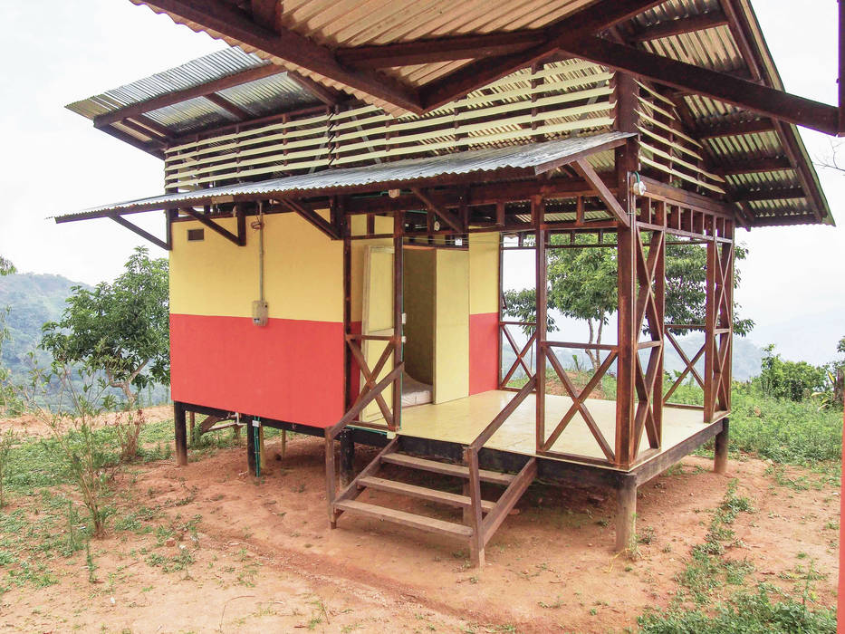 SISTEMA ARQUITECTÓNICO PARA LA VIVIENDA DE INTERÉS SOCIAL RURAL, ENSAMBLE de Arquitectura Integral ENSAMBLE de Arquitectura Integral Comedores de estilo rural Madera Acabado en madera