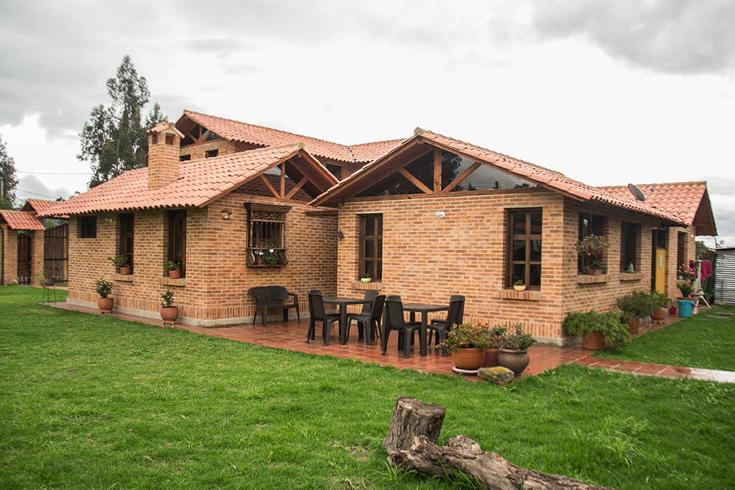 Casa Fagua, ENSAMBLE de Arquitectura Integral ENSAMBLE de Arquitectura Integral Maisons rurales Briques