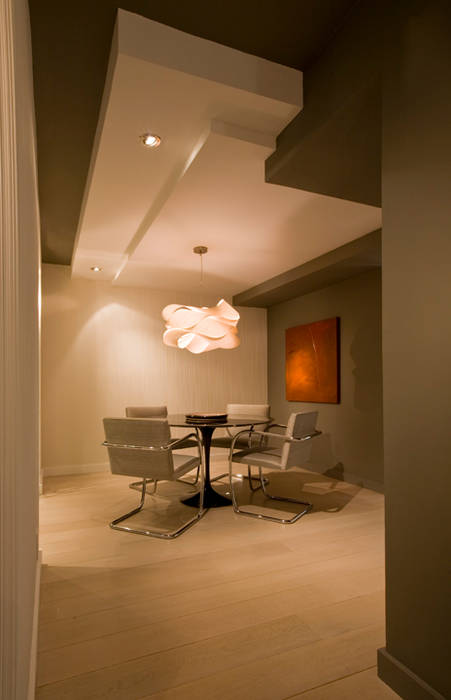 Flat in McLean, VA, FORMA Design Inc. FORMA Design Inc. モダンデザインの ダイニング